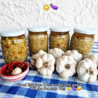 Cured Eggplant Preserved in Jars under Oil, the Sorrento Way ☀️🍆😋🇮🇹 #summertimelifeinitaly#summervegetables #summer #sorrento #preserves #vegetablepreserves #sorrentocoast #sorrentofood #ouredibleitaly🇮🇹