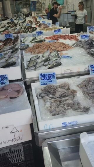 One of the many reasons life in Italy, but specifically the Sorrento & Amalfi Coast, is a dream for not only those who love sensational fish and seafood, but cooking with the freshest, most delicious still dripping wet from the sea ingredients. Here's one of my favorite local fish markets, where I am at least 3 delicious mornings a week, picking and choosing (tough one) 😉 #lifeinitaly #sorrentocoast #fishmarket  #seafood #ouredibleitaly 🍋🐟🇮🇹🍋